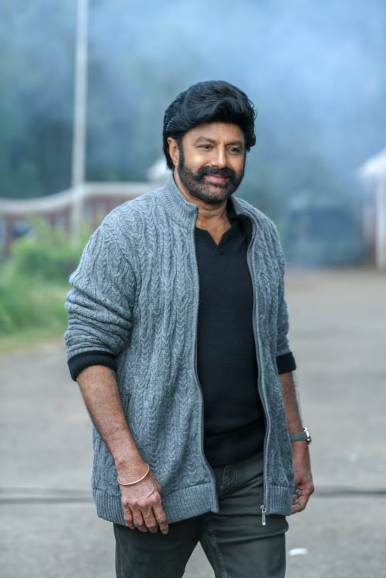 వైజాగ్ సీక్రెట్ రూమ్లో బాలయ్య మాయ! అర్థరాత్రి దర్శకుడితో జంప్.. షాకింగ్ రియాలిటీ వైరల్! వైజాగ్ సీక్రెట్ రూమ్లో బాలయ్య మాయ! అర్థరాత్రి దర్శకుడితో జంప్.. షాకింగ్ రియాలిటీ వైరల్!