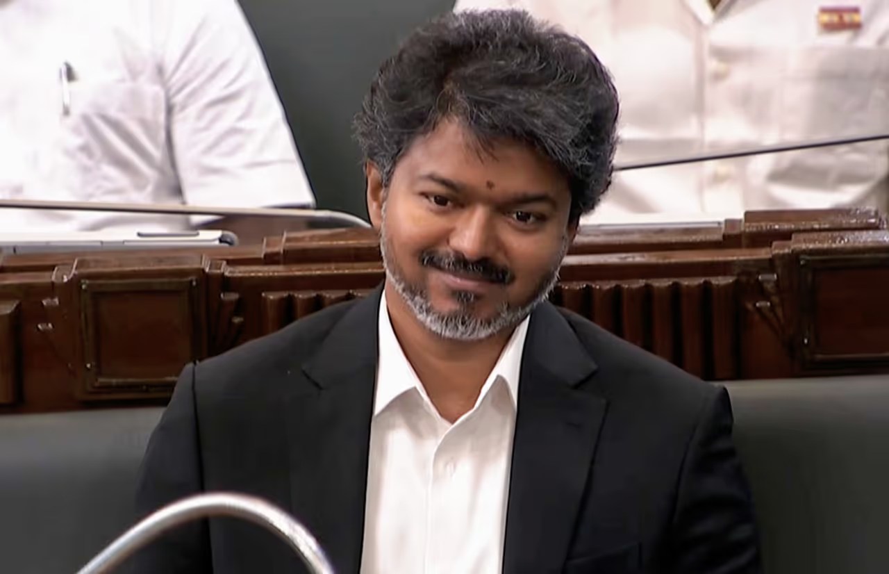 CM Vijay Salary: హీరోగా 275 కోట్లు.. మరి సీఎంగా దళపతి జీతం ఎంతో తెలుసా? CM Vijay Salary: హీరోగా 275 కోట్లు.. మరి సీఎంగా దళపతి జీతం ఎంతో తెలుసా?