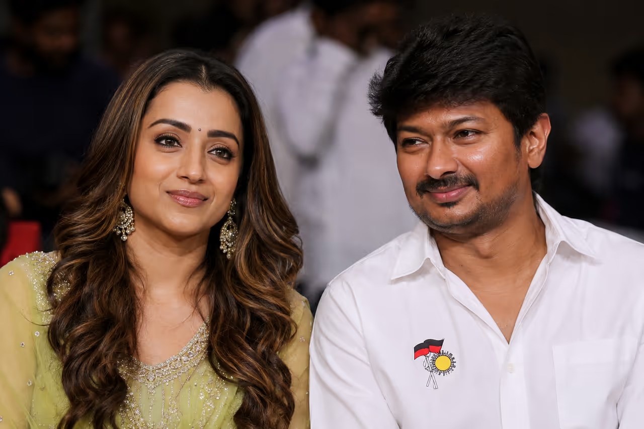 వైరల్ న్యూస్: విజయ్ సీఎం అవ్వగానే త్రిష షాకింగ్ నిర్ణయం! ప్రత్యర్థులతో చేతులు..? వైరల్ న్యూస్: విజయ్ సీఎం అవ్వగానే త్రిష షాకింగ్ నిర్ణయం! ప్రత్యర్థులతో చేతులు..?