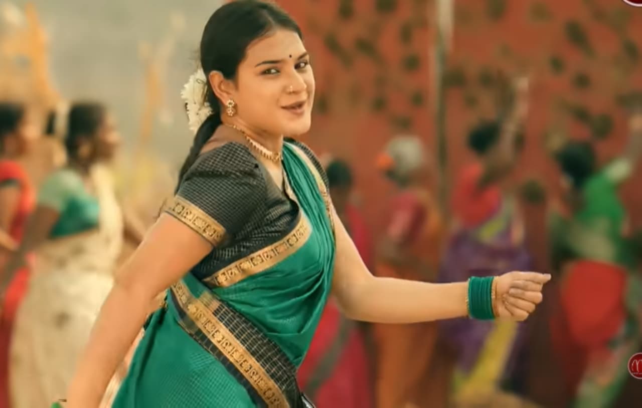 గున్నగున్నవోయె సాంగ్ సునామీ! సోషల్ మీడియా షేక్.. రికార్డుల మోత! గున్నగున్నవోయె సాంగ్ సునామీ! సోషల్ మీడియా షేక్.. రికార్డుల మోత!