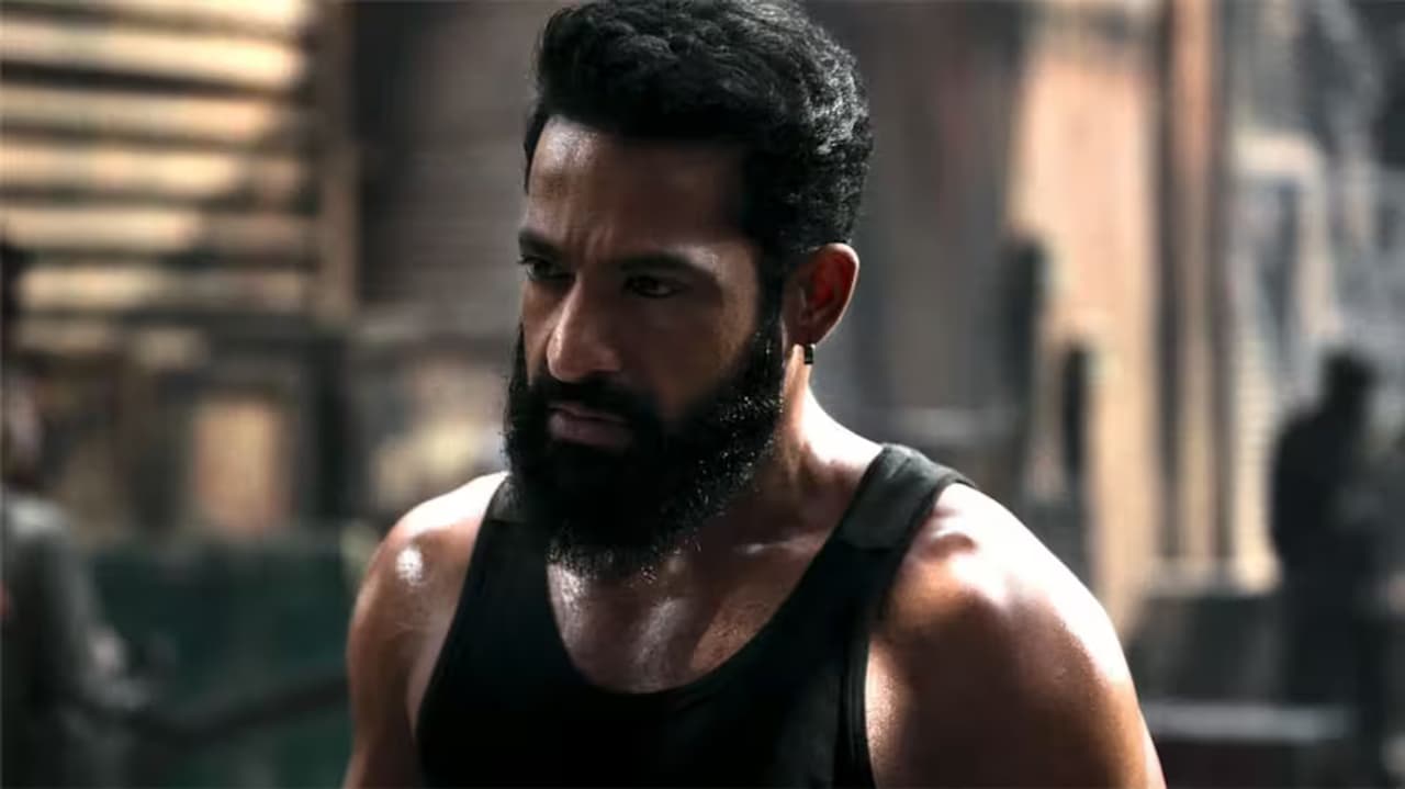 ఎన్టీఆర్ డ్రాగన్: 4 నెలల్లో 15 కేజీలు.. ఫ్యామిలీ షాక్, నీల్ సంచలన వ్యాఖ్యలు! ఎన్టీఆర్ డ్రాగన్: 4 నెలల్లో 15 కేజీలు.. ఫ్యామిలీ షాక్, నీల్ సంచలన వ్యాఖ్యలు!