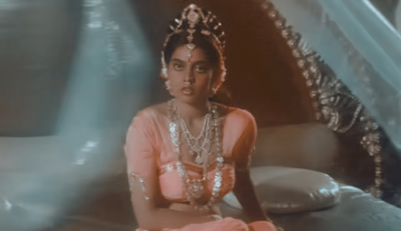 సిల్క్ స్మిత, జయలక్ష్మి విషాదాంతం: టాలీవుడ్కు దాసరి సంచలన హెచ్చరిక! హీరోయిన్లు ఆ సినిమా చూడాల్సిందే? సిల్క్ స్మిత, జయలక్ష్మి విషాదాంతం: టాలీవుడ్కు దాసరి సంచలన హెచ్చరిక! హీరోయిన్లు ఆ సినిమా చూడాల్సిందే?