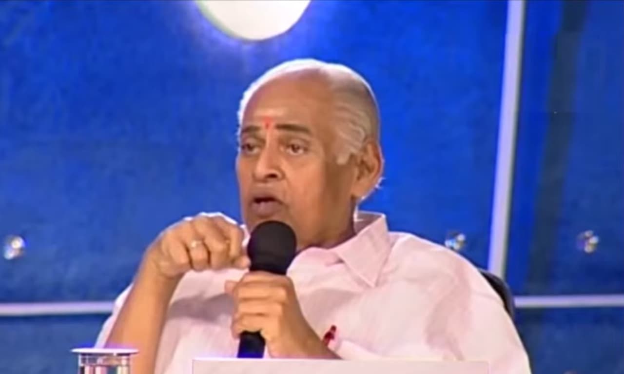 "యమహానగరి"పై వేటూరి సంచలనం! ఆ లెజెండరీ పాటపై ఆయనకు తీరని అసంతృప్తి.. ఎందుకంటే? "యమహానగరి"పై వేటూరి సంచలనం! ఆ లెజెండరీ పాటపై ఆయనకు తీరని అసంతృప్తి.. ఎందుకంటే?
