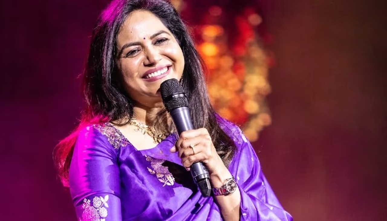 సంచలనం! 18 ఏళ్లకే ఆ చేదు అనుభవం! 'అమ్మాయిలకు ఇండస్ట్రీ సేఫ్ కాదు' - సునీత బాంబ్! సంచలనం! 18 ఏళ్లకే ఆ చేదు అనుభవం! 'అమ్మాయిలకు ఇండస్ట్రీ సేఫ్ కాదు' - సునీత బాంబ్!