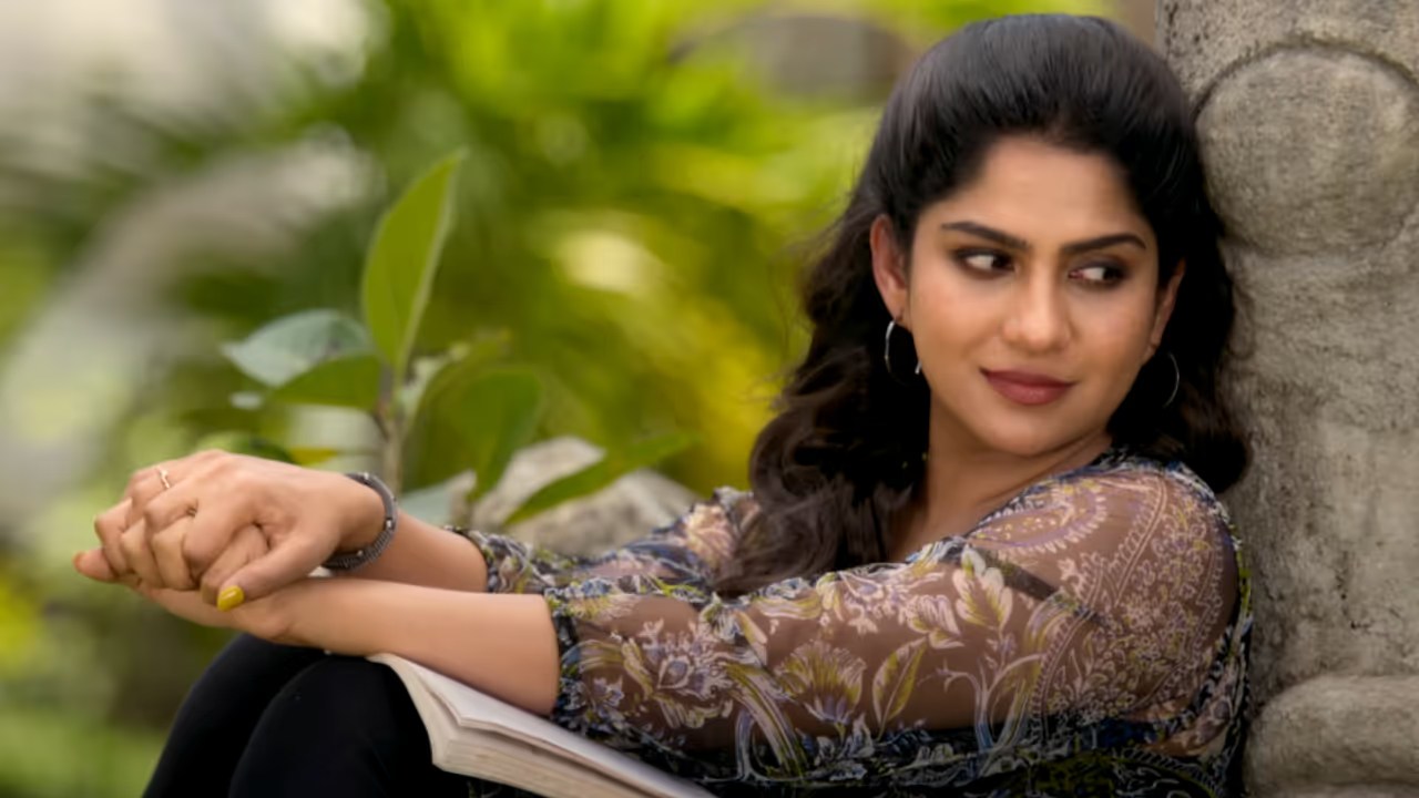 స్వాసిక విజయ్ షాకింగ్ ఎక్స్పోజ్: మురుగదాస్ ను కలవాలంటే లక్ష రూపాయలు కట్టాలా? స్వాసిక విజయ్ షాకింగ్ ఎక్స్పోజ్: మురుగదాస్ ను కలవాలంటే లక్ష రూపాయలు కట్టాలా?
