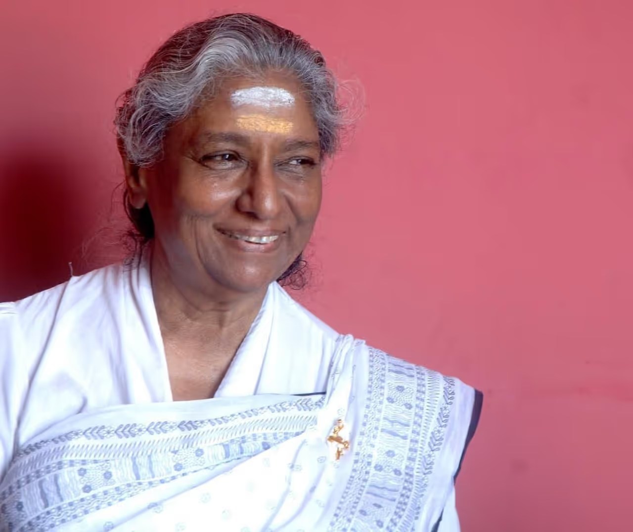 S. Janaki's Love Story: How a Photo Sparked a Lifelong Romance & Music Career S. Janaki's Love Story: How a Photo Sparked a Lifelong Romance & Music Career