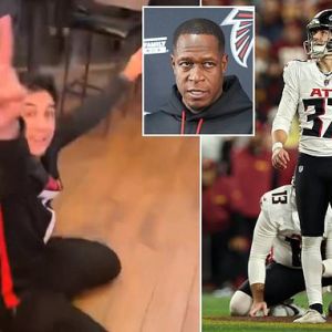 Bizarre moment Falcons fans celebrate in bar after thinking they’d scored game-winning field goal… but quickly realize their mistake Bizarre moment Falcons fans celebrate in bar after thinking they’d scored game-winning field goal… but quickly realize their mistake