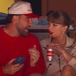 Taylor Swift fans beg Travis Kelce to cover up after another wardrobe malfunction on date night Taylor Swift fans beg Travis Kelce to cover up after another wardrobe malfunction on date night
