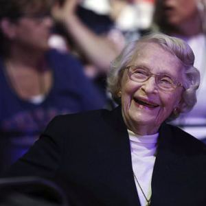 BREAKING NEWSChicago Bears owner Virginia Halas McCaskey ᴅᴇᴀᴅ at 102: Tributes pour in for longest-serving NFL team exec BREAKING NEWSChicago Bears owner Virginia Halas McCaskey ᴅᴇᴀᴅ at 102: Tributes pour in for longest-serving NFL team exec
