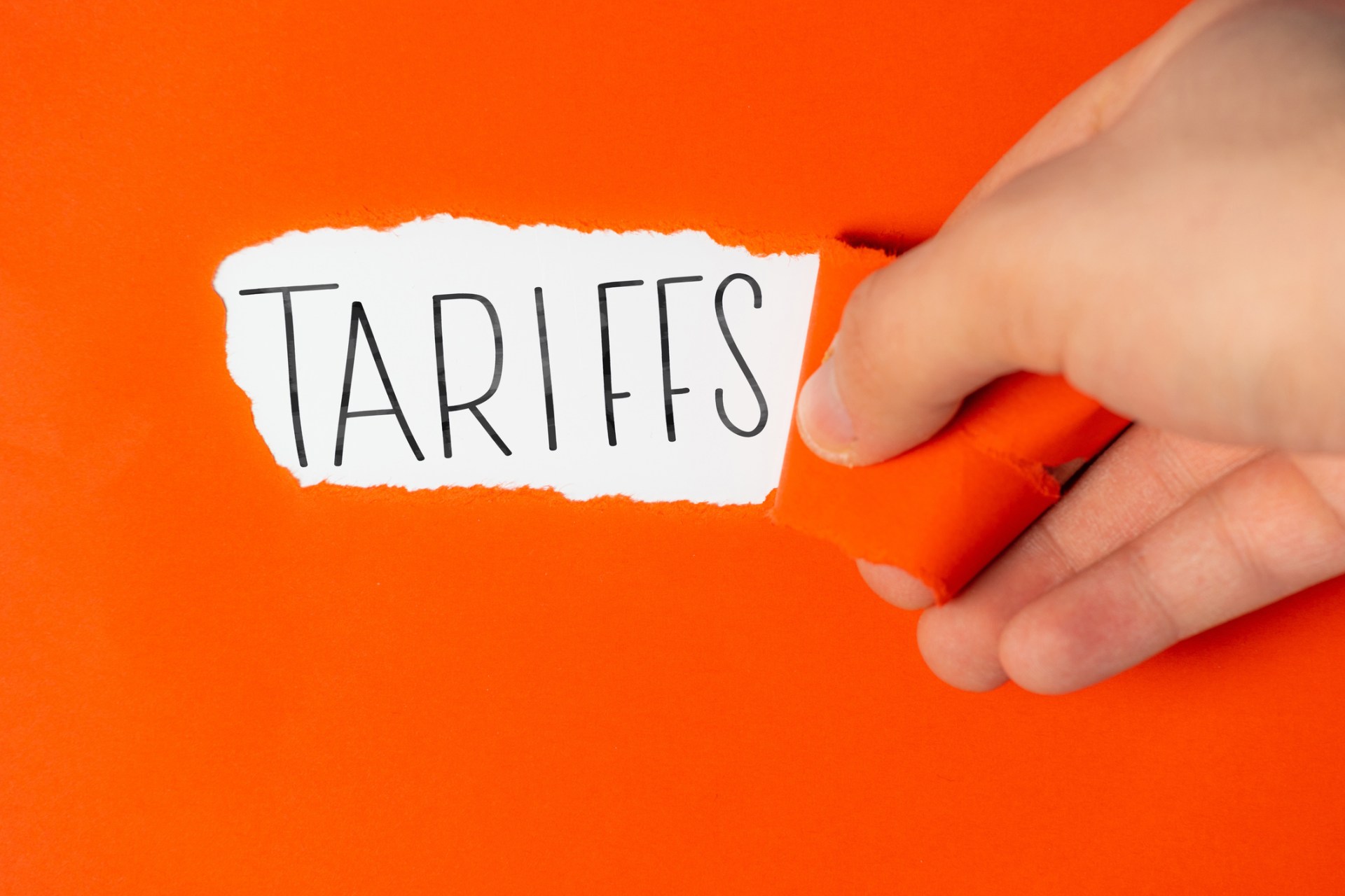 Dollar’s Wild Week Ends in Uncertainty, Awaits Next Tariff Cue Dollar’s Wild Week Ends in Uncertainty, Awaits Next Tariff Cue