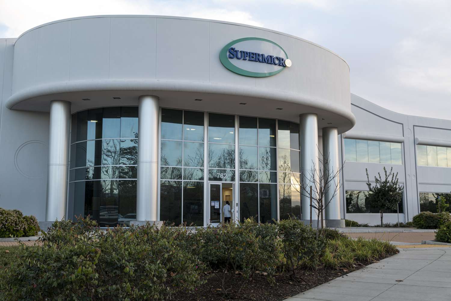 Supermicro Stock Dives as Accounting Firm Resigns Supermicro Stock Dives as Accounting Firm Resigns