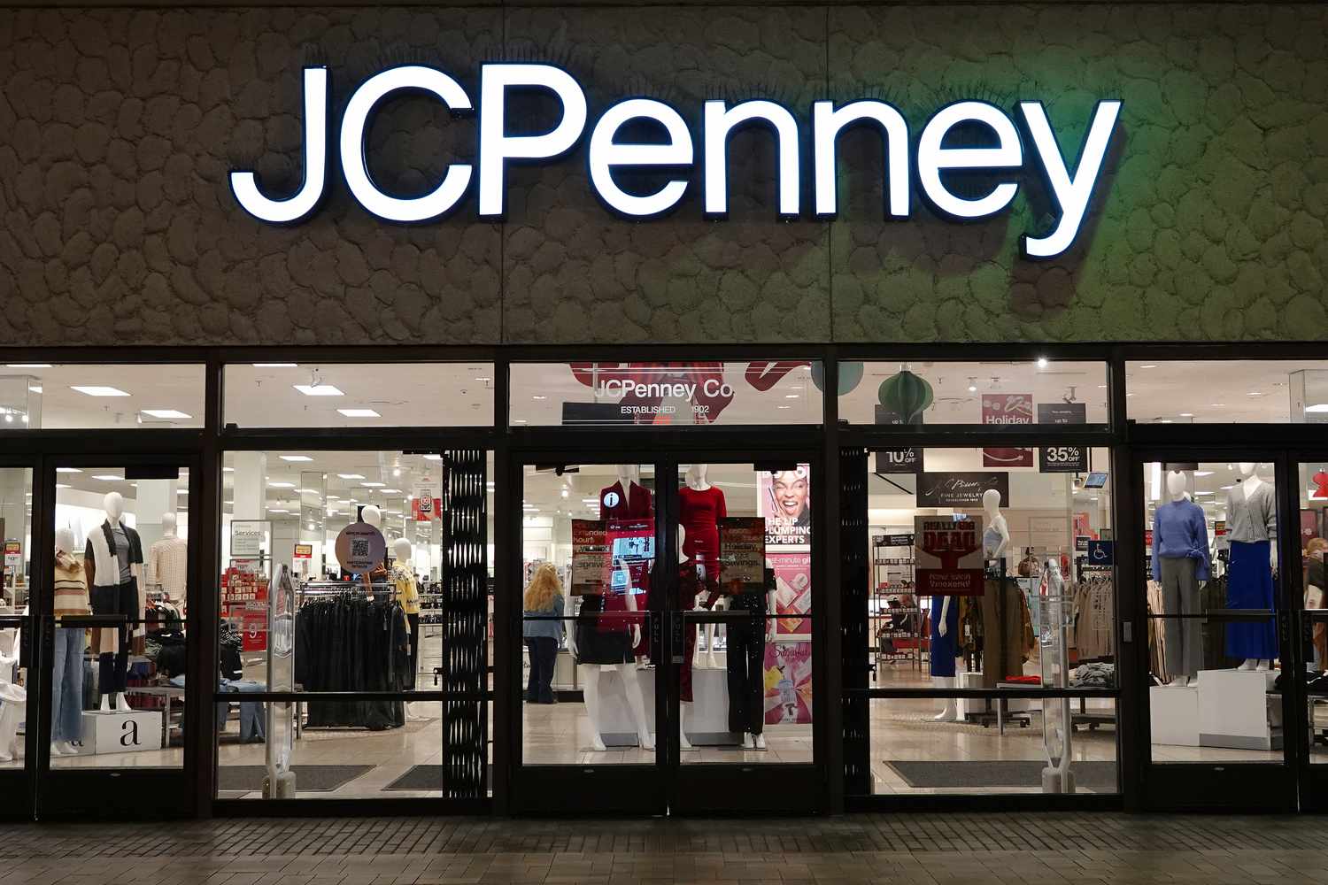 JCPenney Combines With Aéropostale Owner in Merger of Mall Darlings JCPenney Combines With Aéropostale Owner in Merger of Mall Darlings