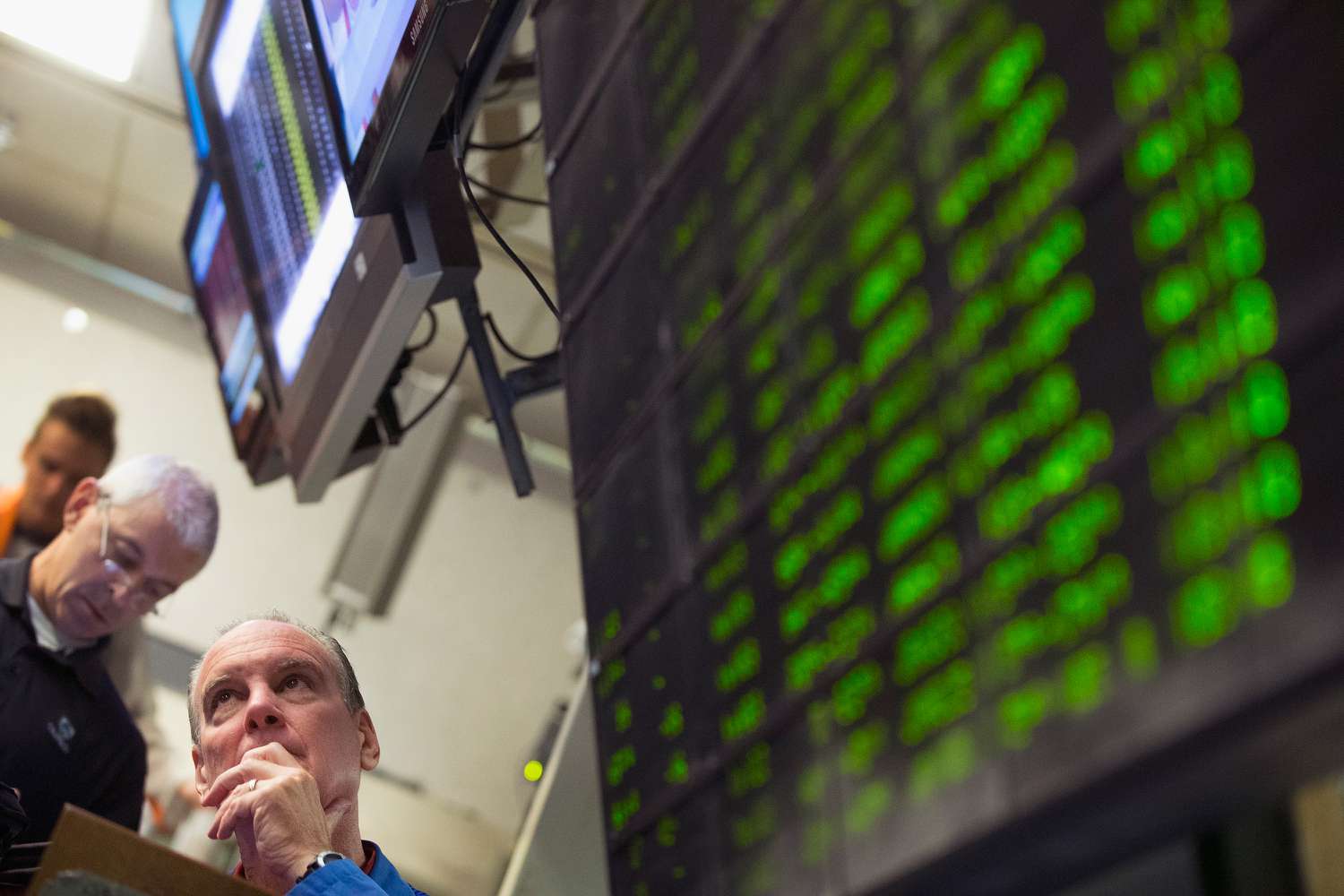 Shares of PC Makers Fall as AI Adoption Stumbles Shares of PC Makers Fall as AI Adoption Stumbles