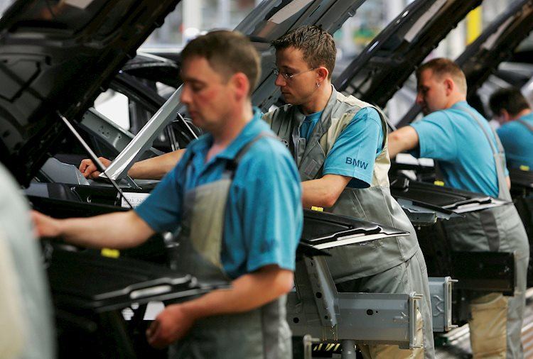 US ISM Manufacturing PMI improves to 49.3 in December vs. 48.4 expected US ISM Manufacturing PMI improves to 49.3 in December vs. 48.4 expected