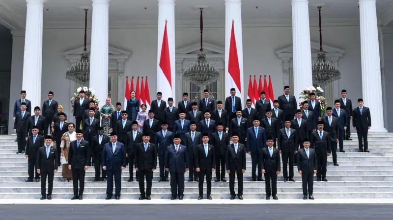 Kabinet Merah Putih 2024–2029: Prabowo-Gibran dan Wajah Baru Indonesia Kabinet Merah Putih 2024–2029: Prabowo-Gibran dan Wajah Baru Indonesia