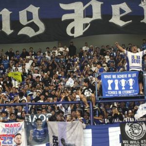 Laga Persib vs Persis Solo Berpotensi Pecahkan Rekor Jumlah Penonton Laga Persib vs Persis Solo Berpotensi Pecahkan Rekor Jumlah Penonton
