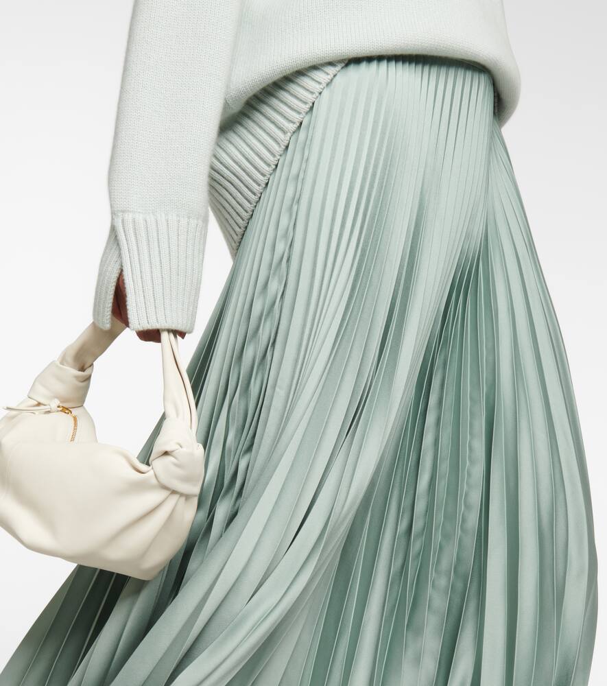 Stunning pleated skirt to wear this season for spring Stunning pleated skirt to wear this season for spring