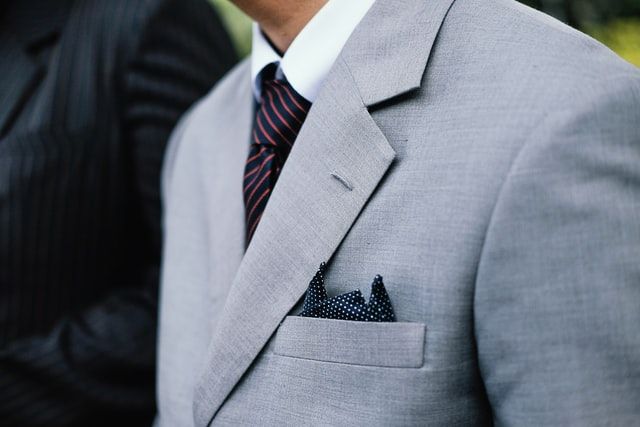 An Expert’s Guide to Choosing Custom-Tailored Suits An Expert’s Guide to Choosing Custom-Tailored Suits