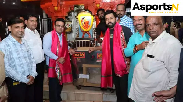 T20 World Cup: ट्रॉफी लेकर मंदिर पहुंचे रोहित शर्मा, जय शाह के साथ की पूजा T20 World Cup: ट्रॉफी लेकर मंदिर पहुंचे रोहित शर्मा, जय शाह के साथ की पूजा