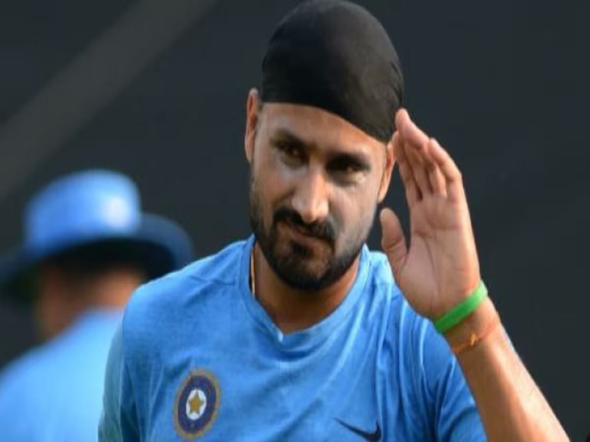 Harbhajan Singh : “आजकल आप क्या कर रहे हैं?धोनी और रिजवान की तुलना करने वाले पाकिस्तानी इंफ्लूएंसर पर भड़के हरभजन सिंह Harbhajan Singh : “आजकल आप क्या कर रहे हैं?धोनी और रिजवान की तुलना करने वाले पाकिस्तानी इंफ्लूएंसर पर भड़के हरभजन सिंह