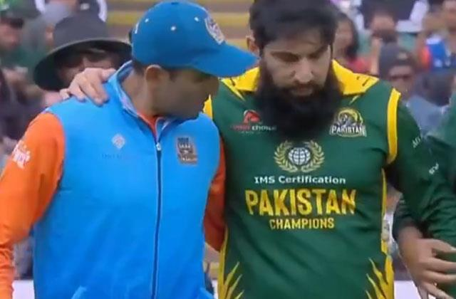 WCL : भारत बनाम पाकिस्तानः चोटिल मिस्बाह की मदद के लिए उतरे उथप्पा WCL : भारत बनाम पाकिस्तानः चोटिल मिस्बाह की मदद के लिए उतरे उथप्पा