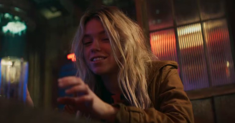 Supergirl Christmas Special Underlines DCU Movie’s Surprising Theme Supergirl Christmas Special Underlines DCU Movie’s Surprising Theme