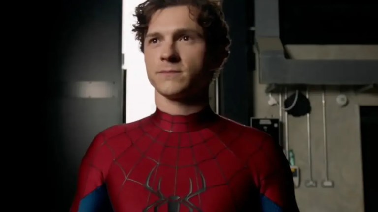 Spider-Man: Brand New Day: First Look at Tom Holland In New Suit Filming Car Chase Scene Spider-Man: Brand New Day: First Look at Tom Holland In New Suit Filming Car Chase Scene
