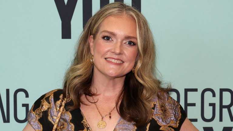 ‘It Ends With Us’ & ‘Regretting You’ Author Colleen Hoover Reveals Cancer Diagnosis ‘It Ends With Us’ & ‘Regretting You’ Author Colleen Hoover Reveals Cancer Diagnosis