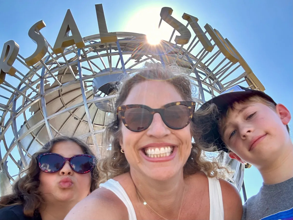 As a Universal Studios annual passholder, here are my top 8 tips for saving money and avoiding long lines.