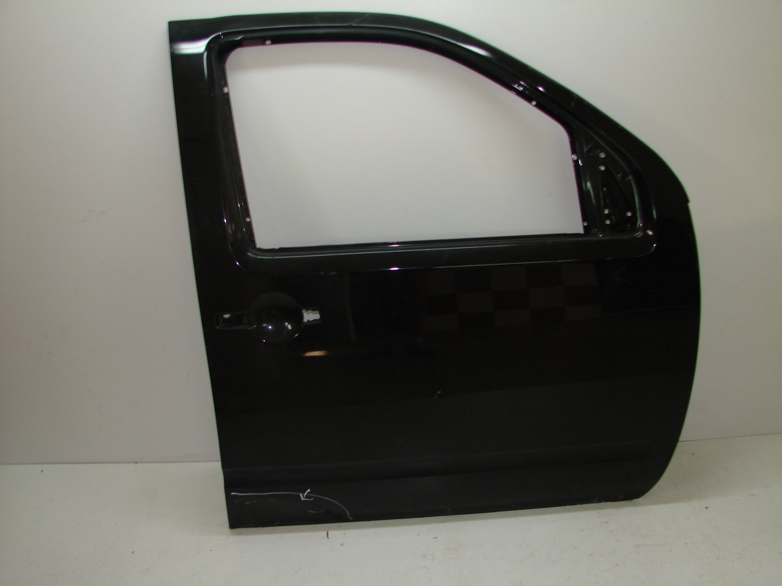PRAVE PREDNE DVERE NISSAN NAVARA D40 05-
