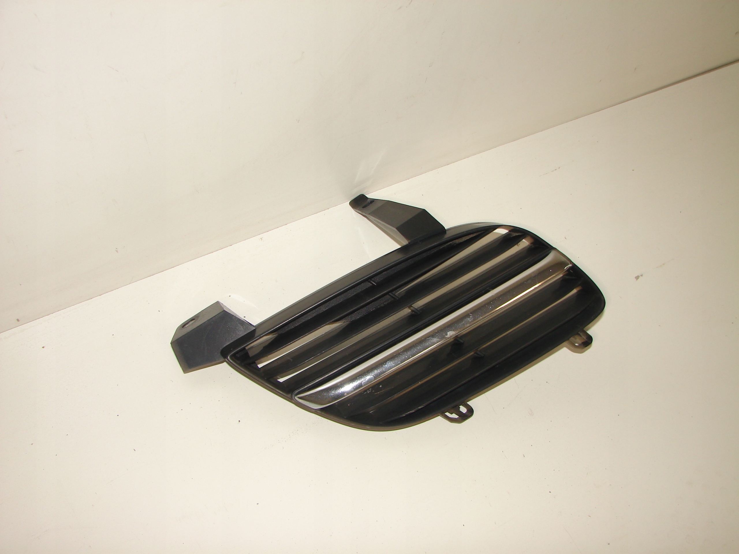 MRIEZKA LISTA PRAVA NISSAN ALMERA N16 00-02