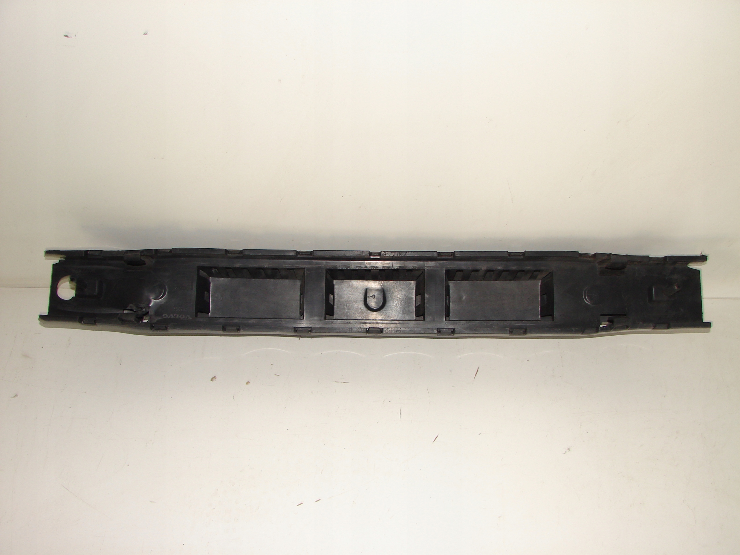 VYSTUHA PREDNEHO NARAZNIKA VOLVO S80 V70 06-