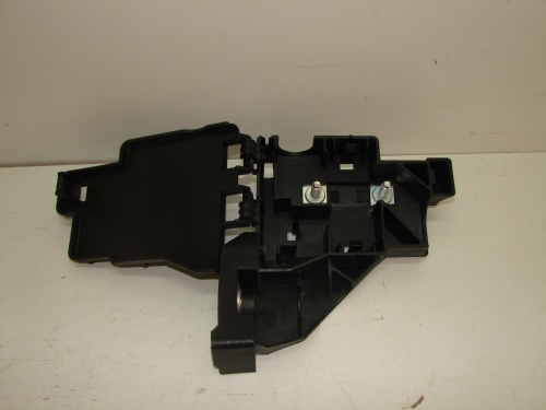 POISTKOVA SKRINKA AUDI A8 D3 4E0971845F