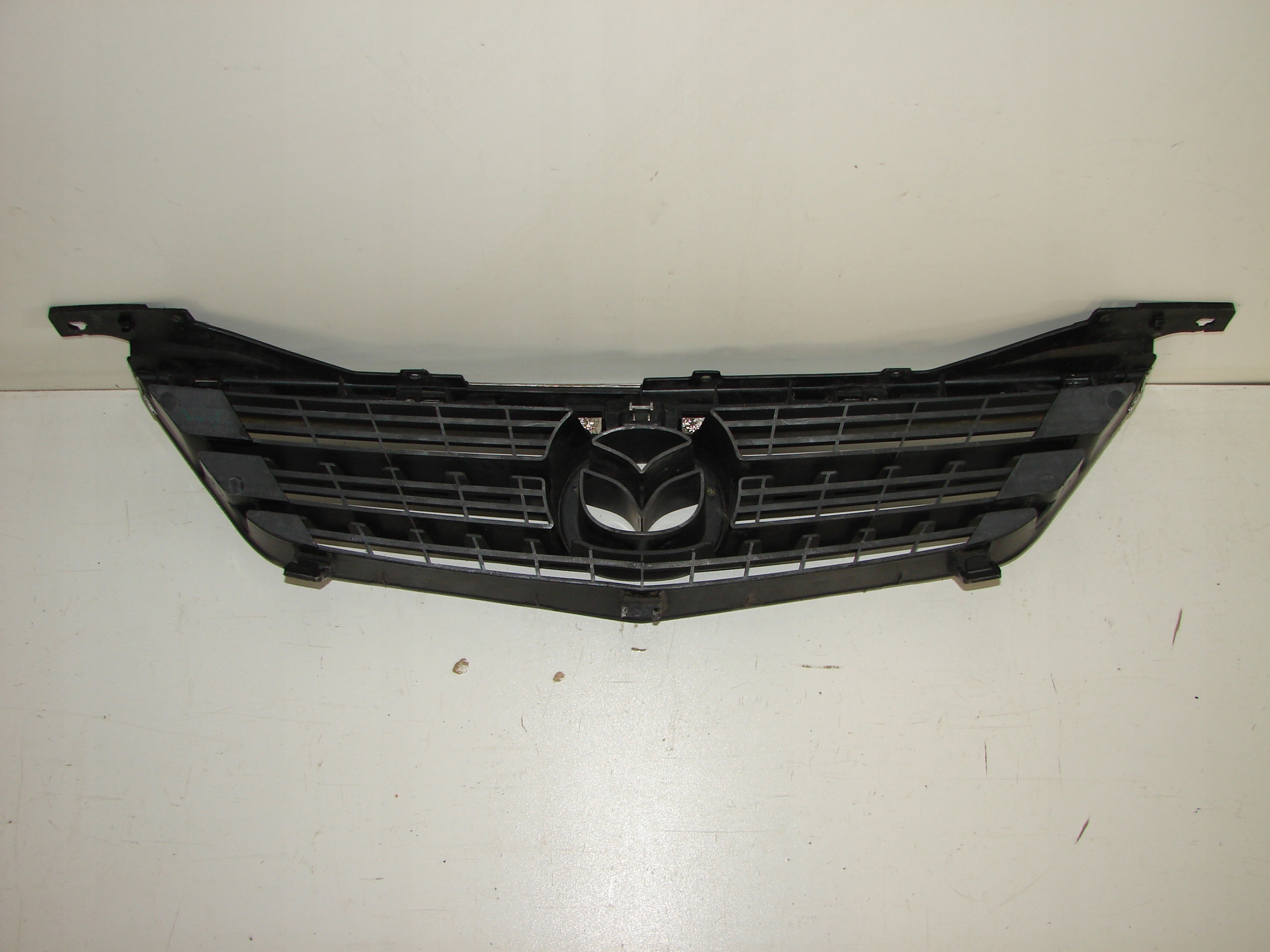 MRIEZKA LISTA MAZDA 626 00-02
