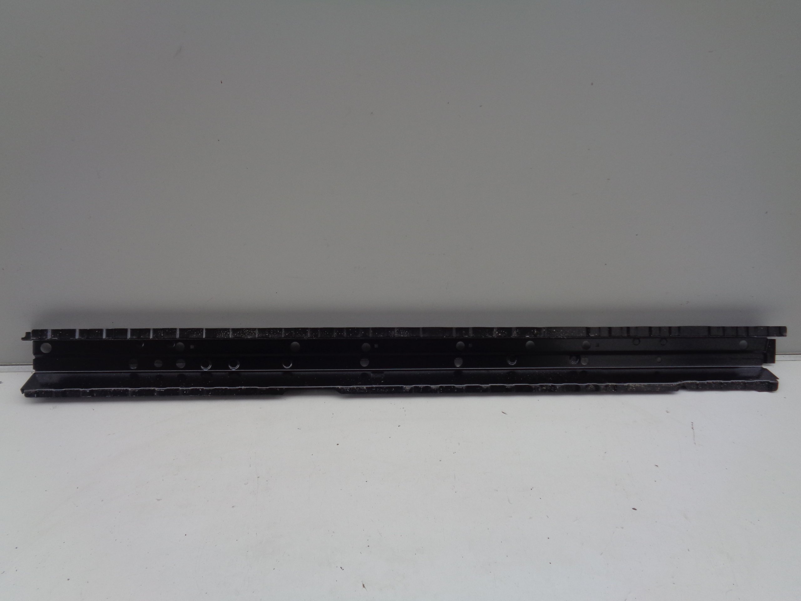 VÝSTUHA RÁM PRAVÉHO PRAHU BMW 1 F20 F21