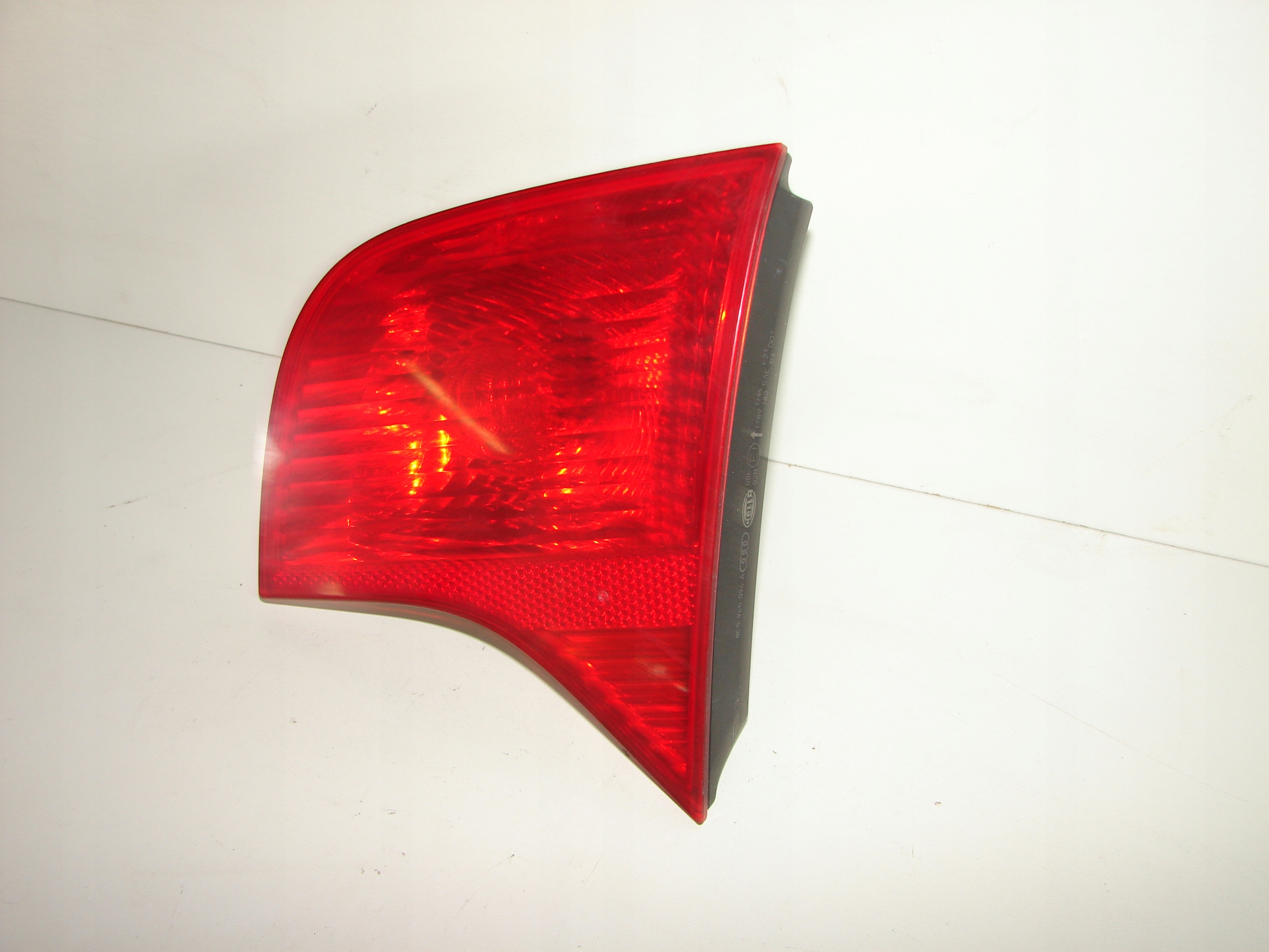 PRAVE ZADNE SVETLO AUDI A4 B7 04-07 SDN