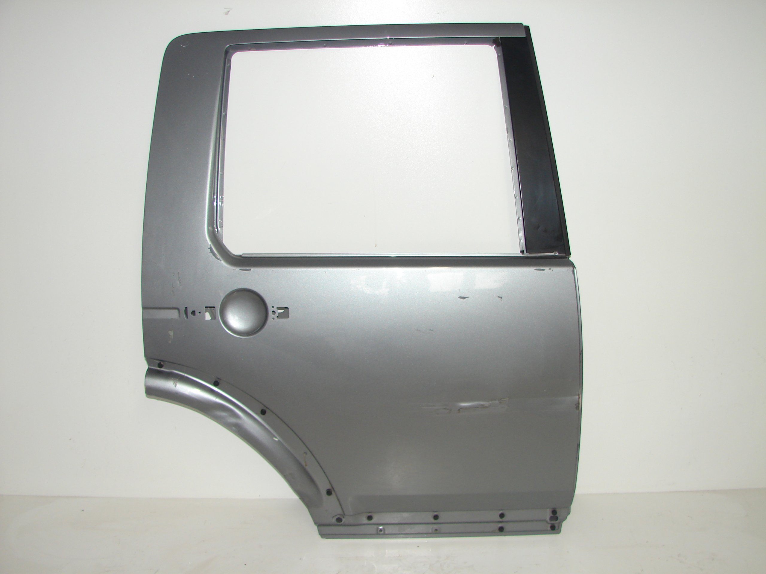 PRAVE ZADNE DVERE LAND ROVER DISCOVERY 04-16