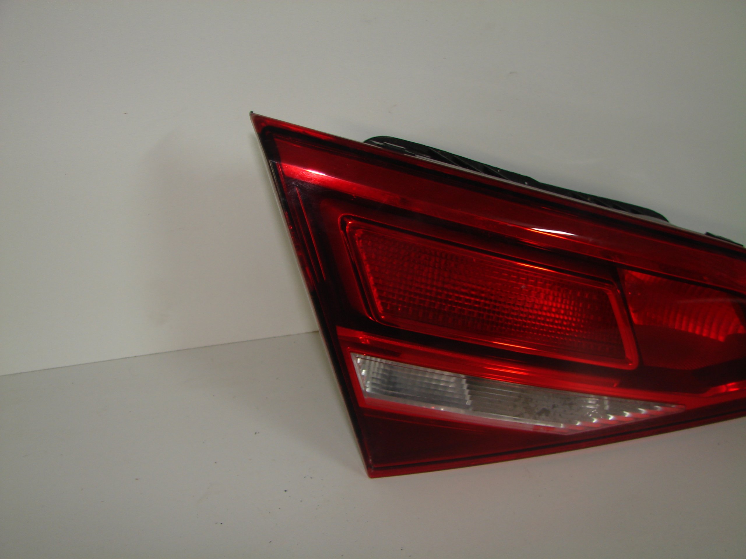 LAVE ZADNE SVETLO AUDI A3 8V LIFT 16- 5 DVERE