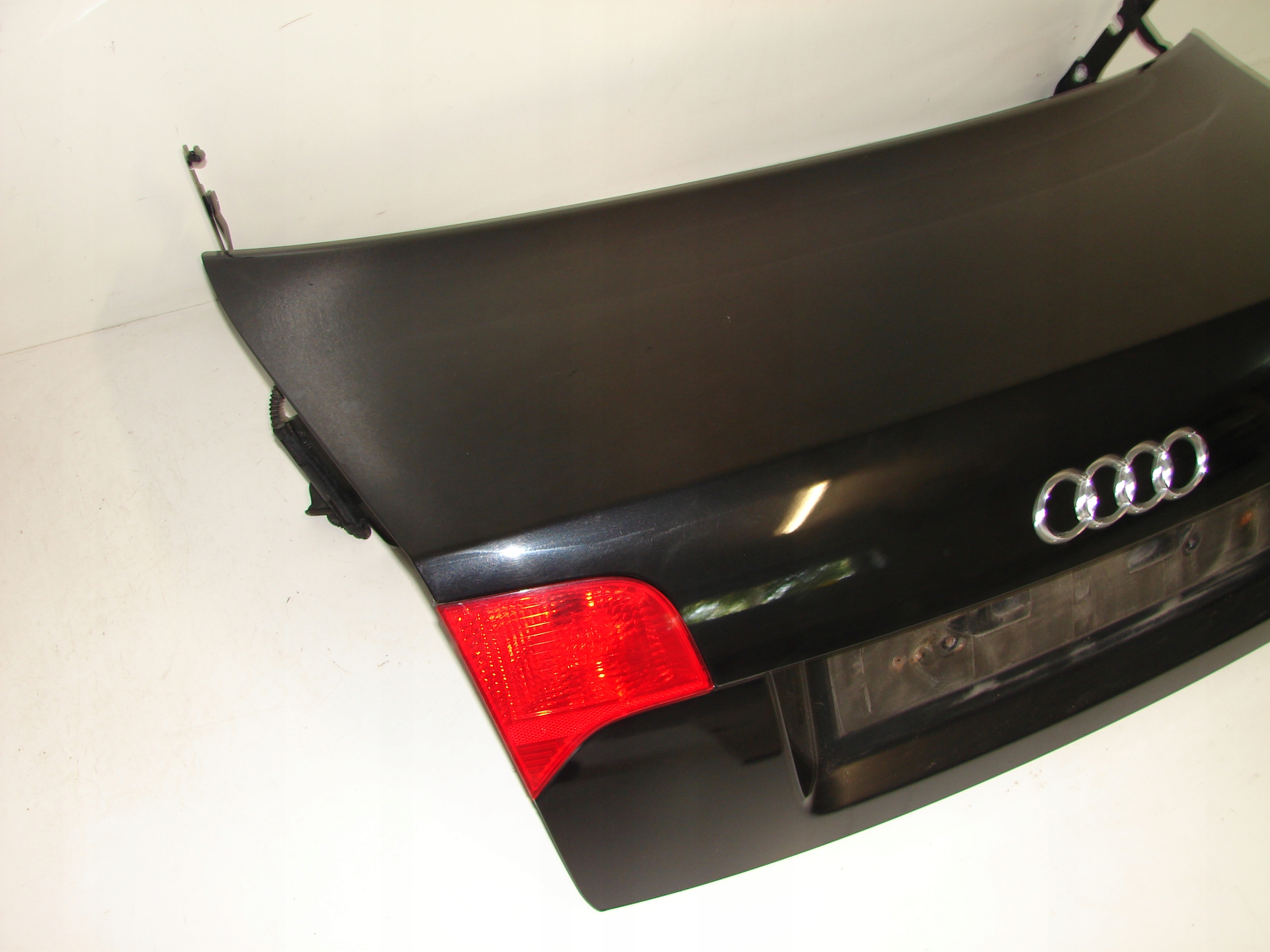ZADNÁ KAPOTA AUDI A4 B7 04-07 SDN