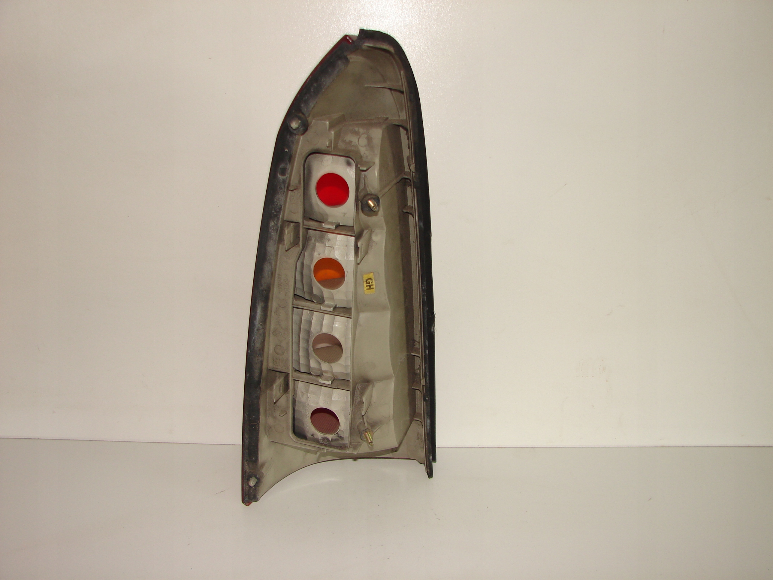 PRAVE ZADNE SVETLO OPEL ASTRA II G 98- KOMBI