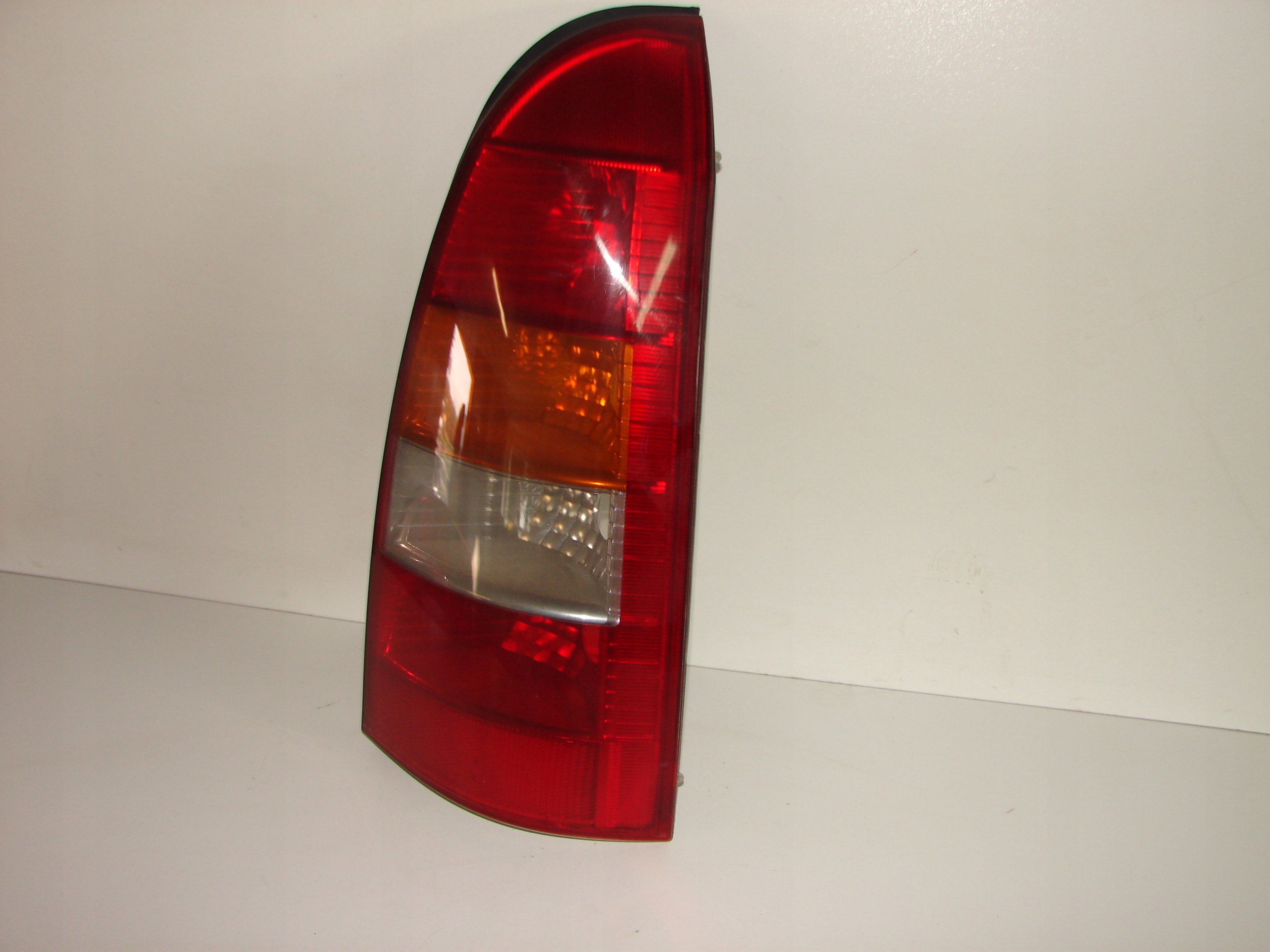 PRAVE ZADNE SVETLO OPEL ASTRA II G 98- KOMBI
