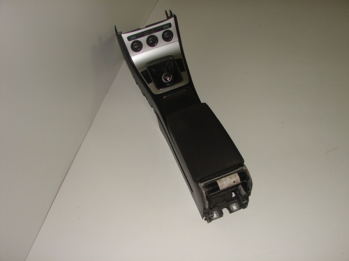 LAKŤOVÁ OPIERKA KONZOLA CLIMATRONIC PASSAT B6 05-