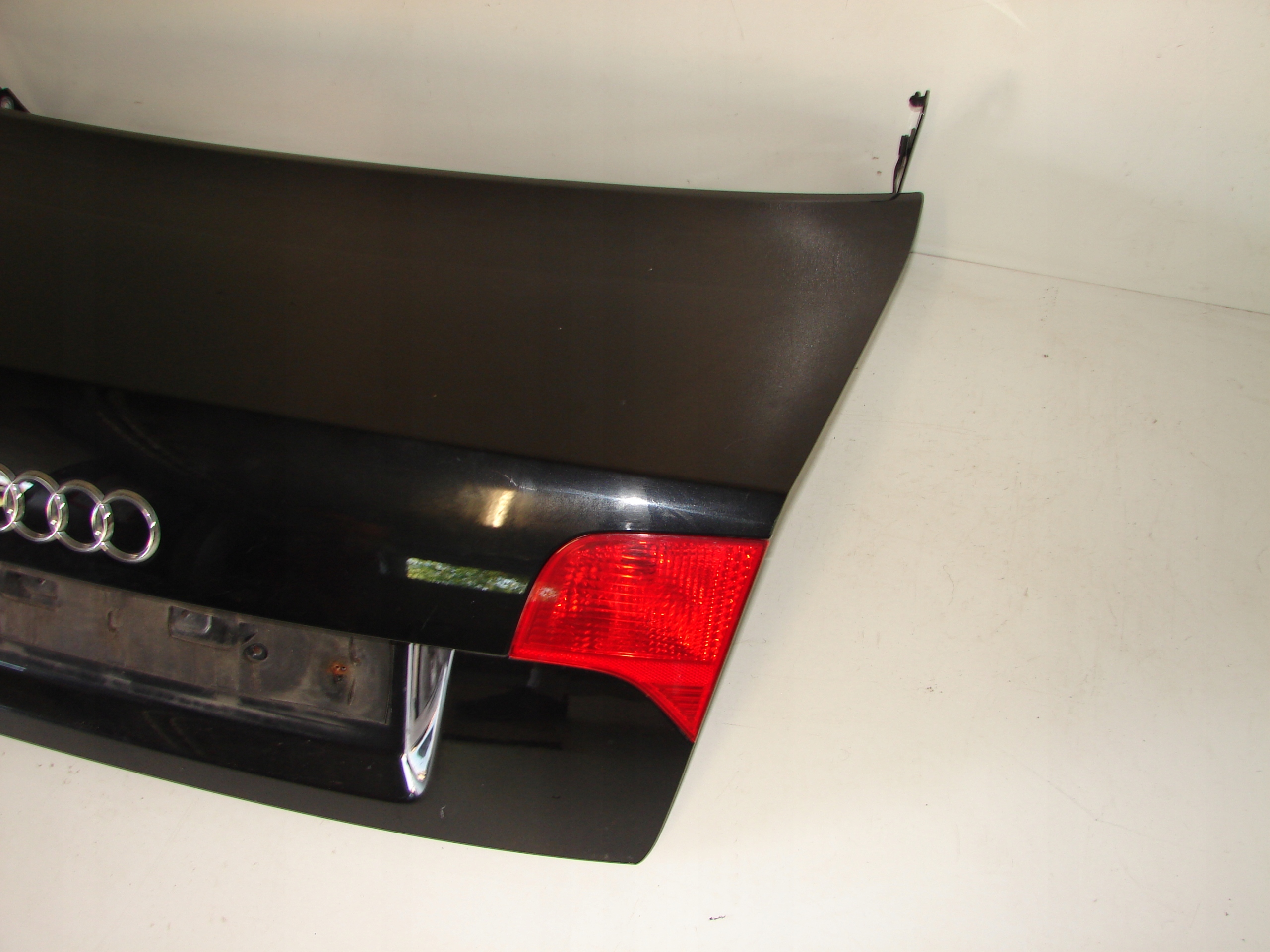 ZADNÁ KAPOTA AUDI A4 B7 04-07 SDN