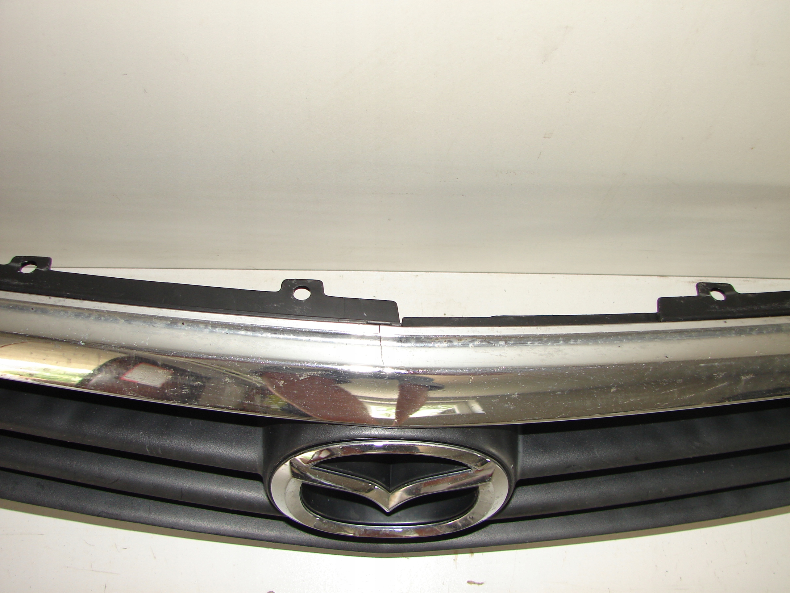 MRIEZKA LISTA MAZDA 626 00-02