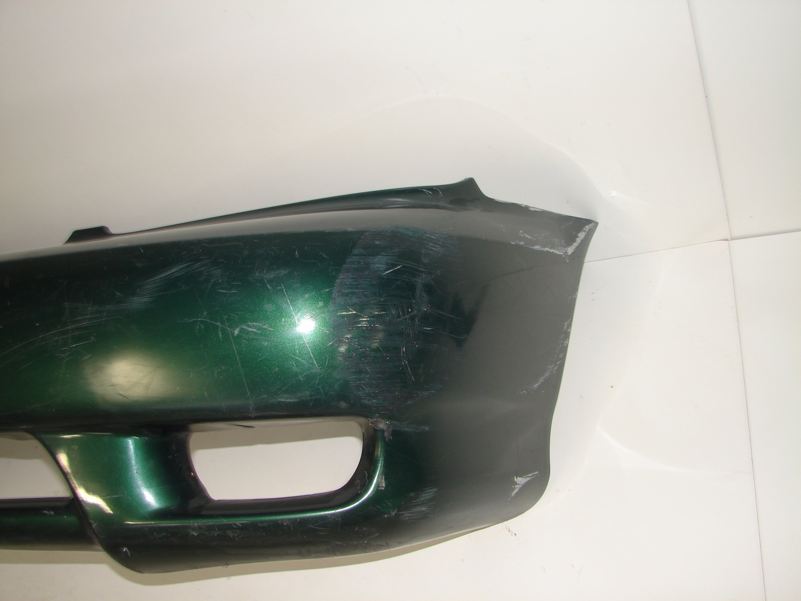 PREDNÝ NÁRAZNÍK KIA CARNIVAL I 00-01