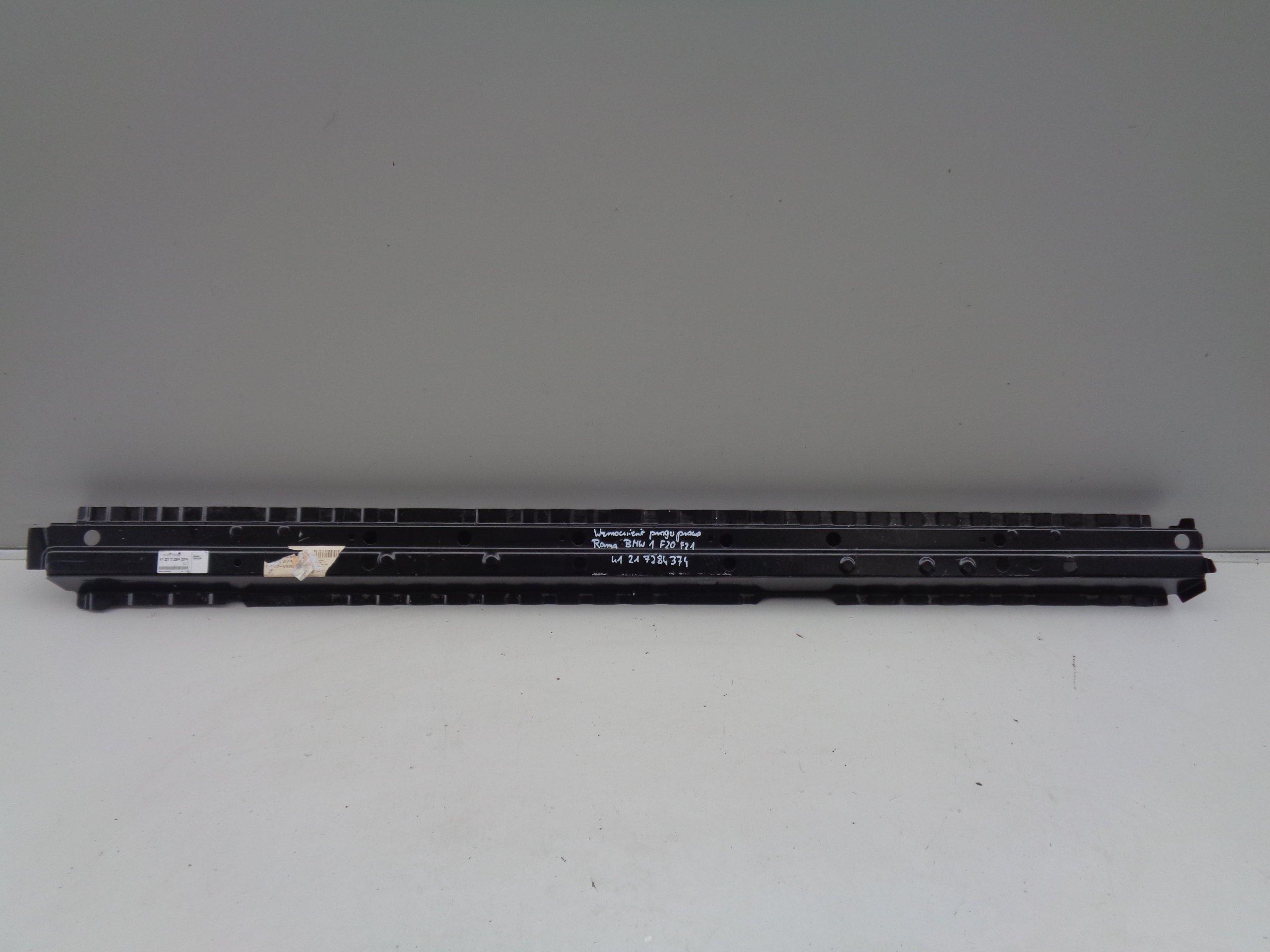 VÝSTUHA RÁM PRAVÉHO PRAHU BMW 1 F20 F21