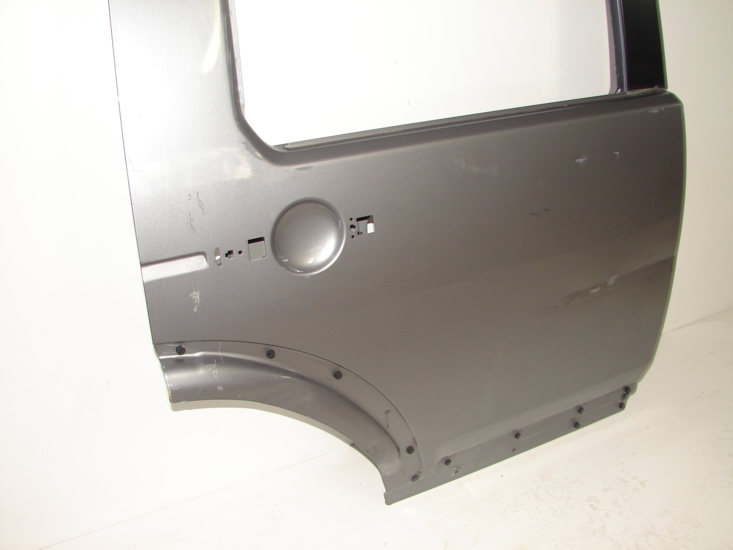 PRAVE ZADNE DVERE LAND ROVER DISCOVERY 04-16