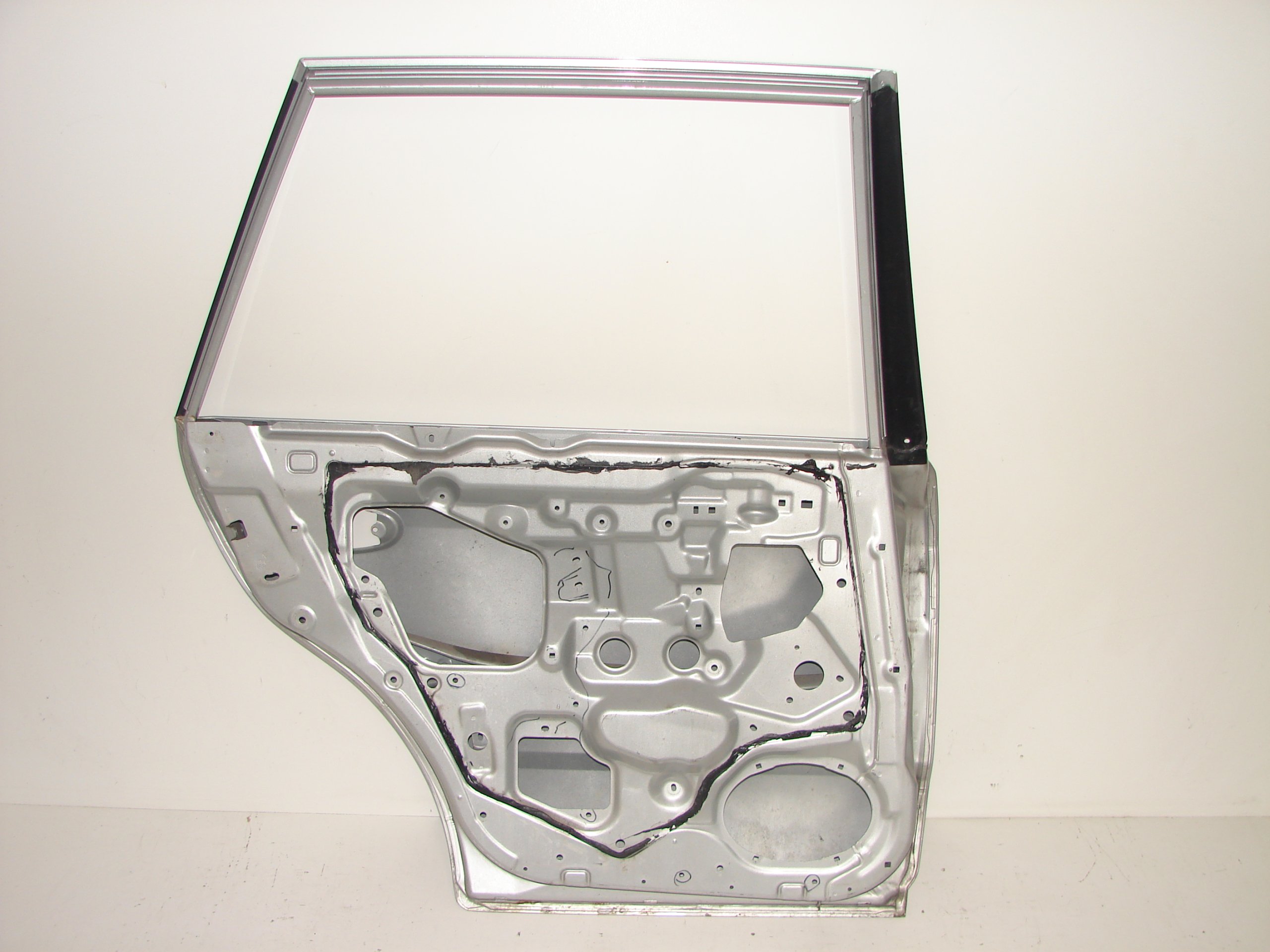 LAVE ZADNE DVERE MAZDA 626 GW 98-02 KOMBI