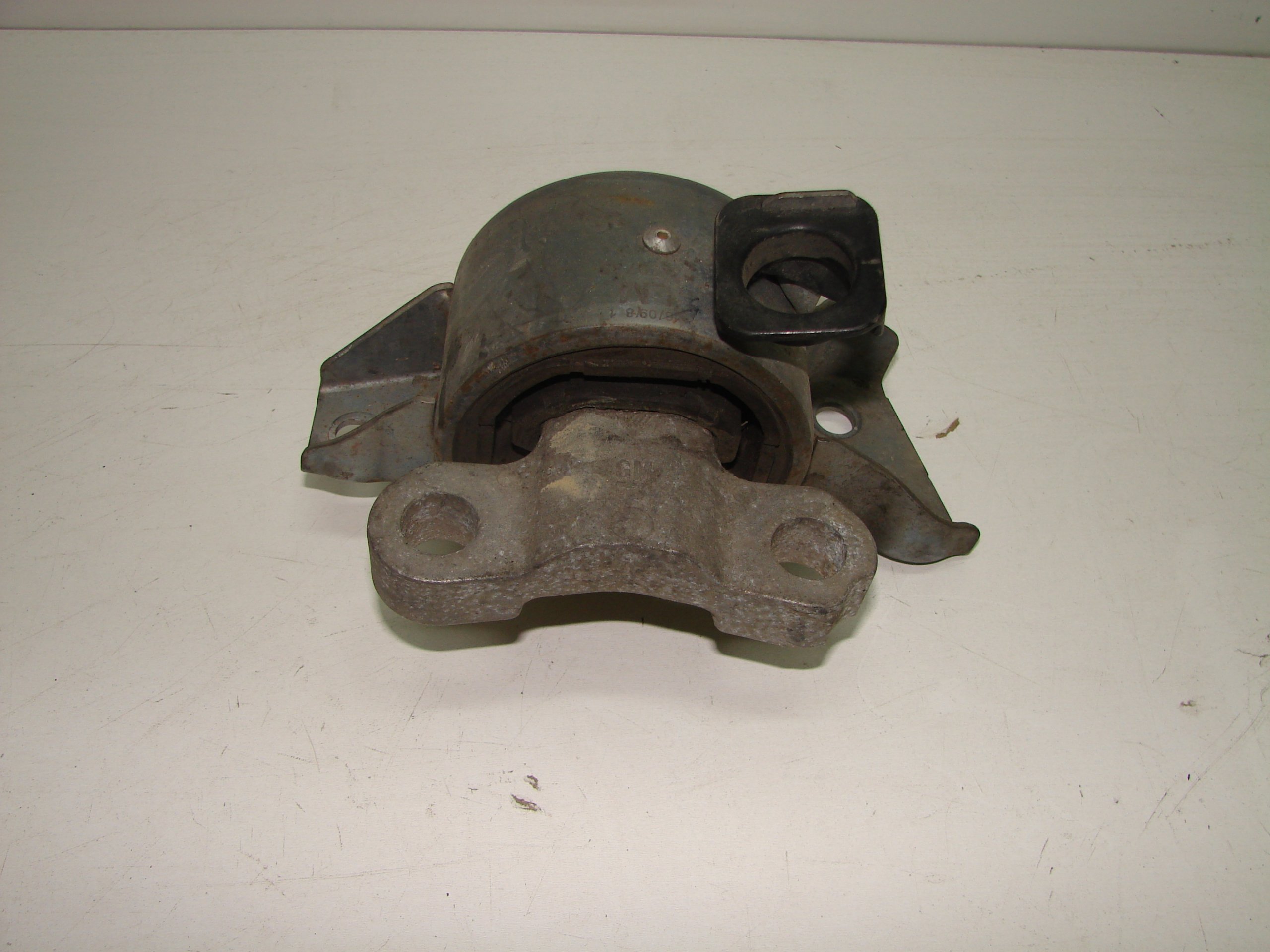 SILENBLOK DRZIAK MOTORA OPEL CORSA D PRAVA 13130739