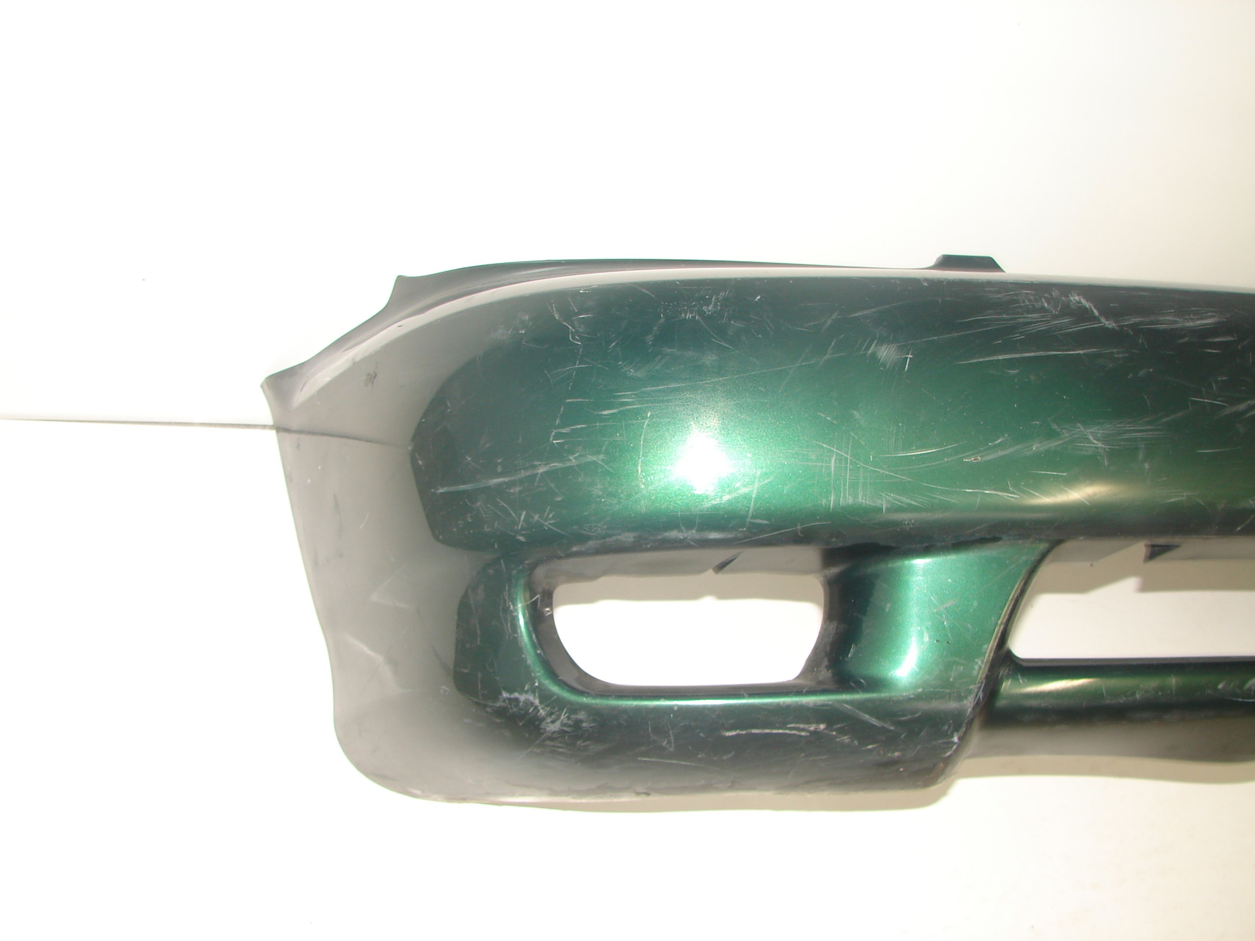 PREDNÝ NÁRAZNÍK KIA CARNIVAL I 00-01
